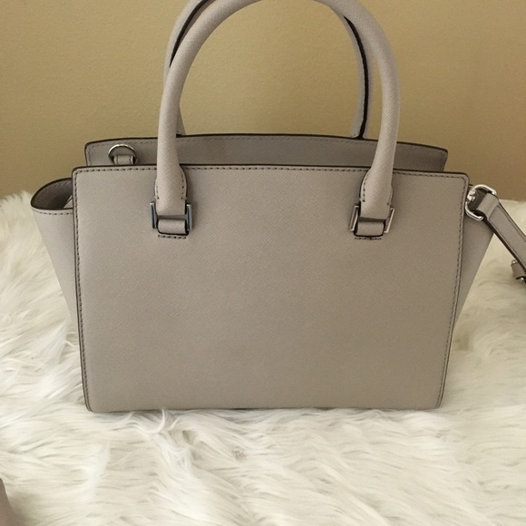 Last one✨Michael Kors MD studded Selma Satchel - Picture 2 of 8